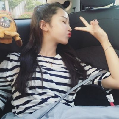 简单快乐头像女