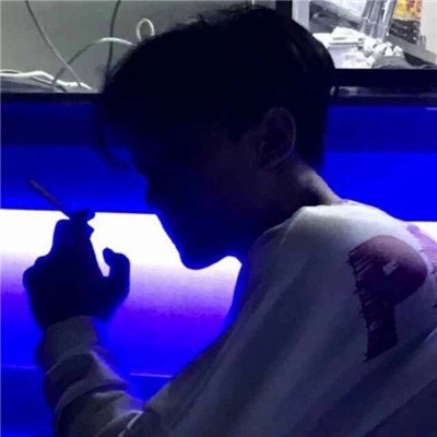 蓝色干净头像男生高清帅气图片