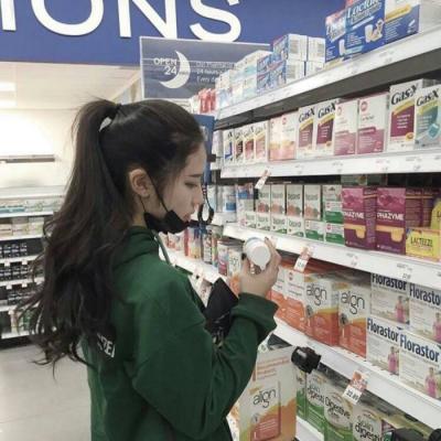 散发披肩女生头像