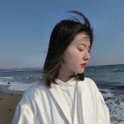 散发披肩女生头像
