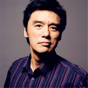 男生成熟且稳重的头像