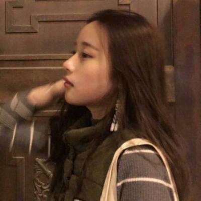 散发披肩女生头像