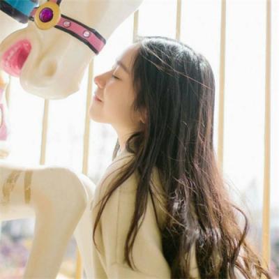 散发披肩女生头像