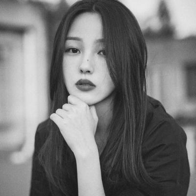 黑白高冷头像女
