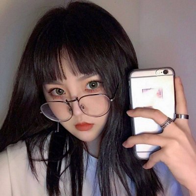 拿手机女头最新的图片