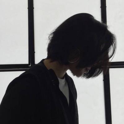 头像女背影或侧面唯美伤感意境
