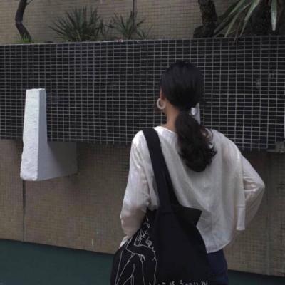 抖音女生头像高冷背影图片