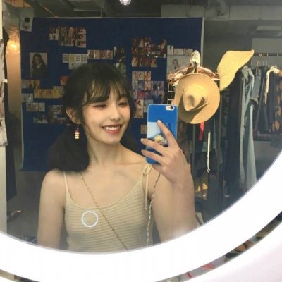 拿手机女头最新的图片