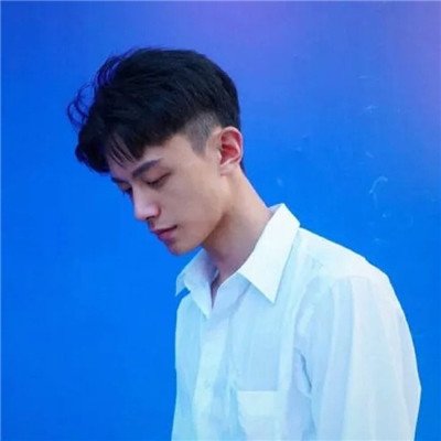 蓝色干净头像男生高清帅气图片