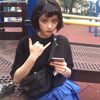 拿手机女头最新的图片