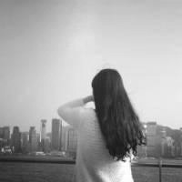QQ女生背影头像黑白图片