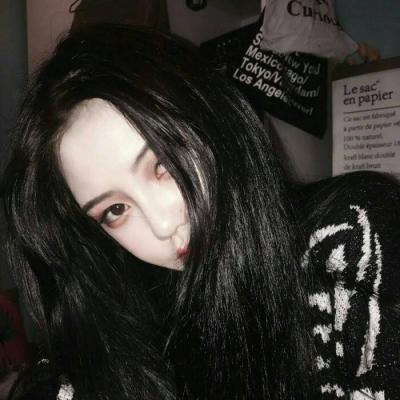 散发披肩女生头像