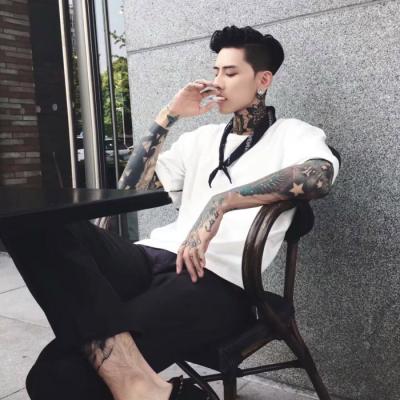伤感男生吸烟头像图片
