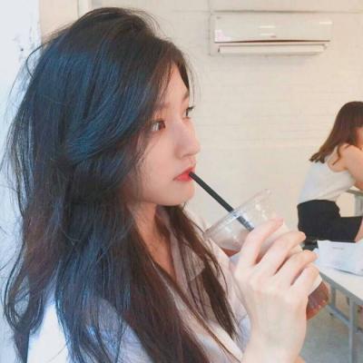 散发披肩女生头像