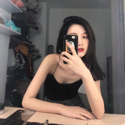 拿手机女头最新的图片