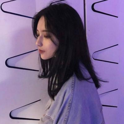 散发披肩女生头像