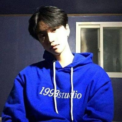 蓝色干净头像男生高清帅气图片