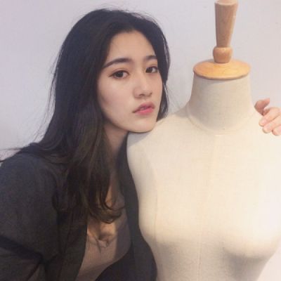 简单快乐头像女