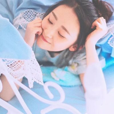 简单快乐头像女