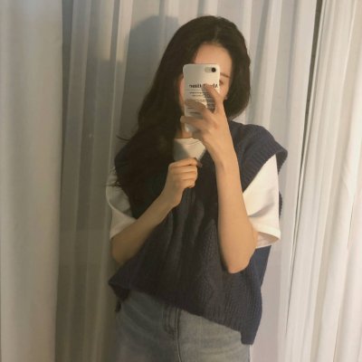 拿手机女头最新的图片