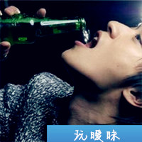 男生带字喝酒伤感头像