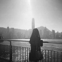 QQ女生背影头像黑白图片
