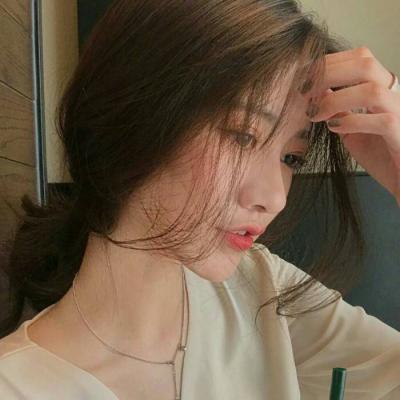 散发披肩女生头像