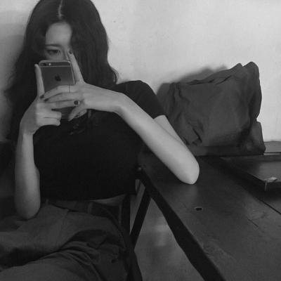 黑白高冷头像女