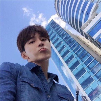 蓝色干净头像男生高清帅气图片