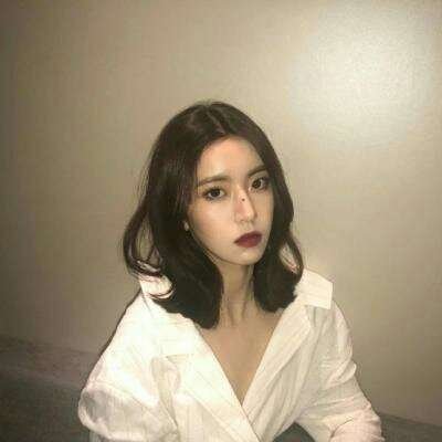 女生霸气短头发头像