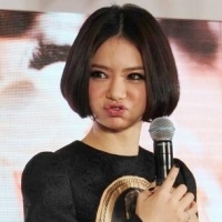 漂亮女明星戚薇qq头像图片