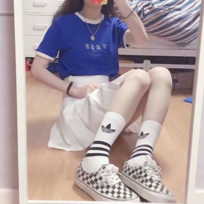 长腿女生头像