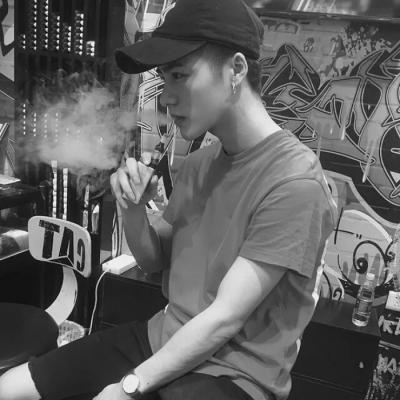 男生头像低调成熟大气高清图片