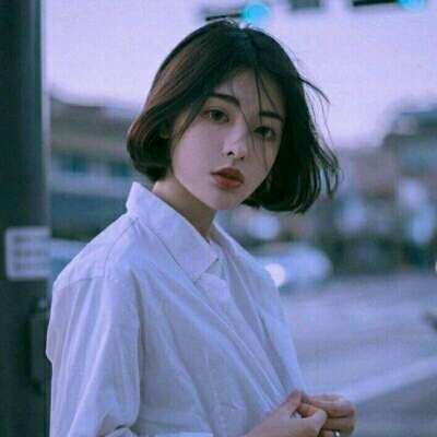 女生霸气短头发头像