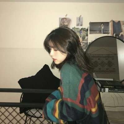 女生霸气短头发头像