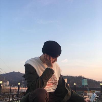 男生头像低调成熟大气高清图片