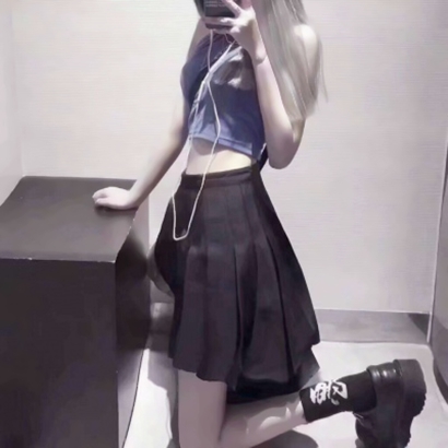 长腿女生头像