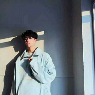 qq头像蓝色系男生真人帅气图片