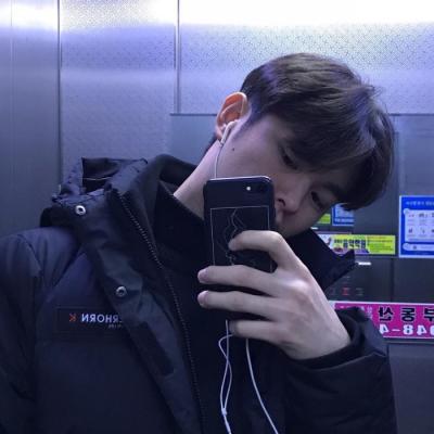 男生头像低调成熟大气高清图片