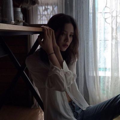 气质强大成熟女神微信头像图片