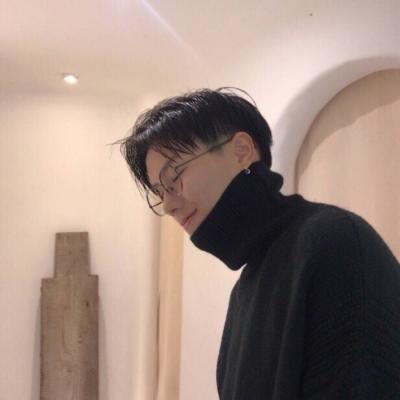 男生头像低调成熟大气高清图片
