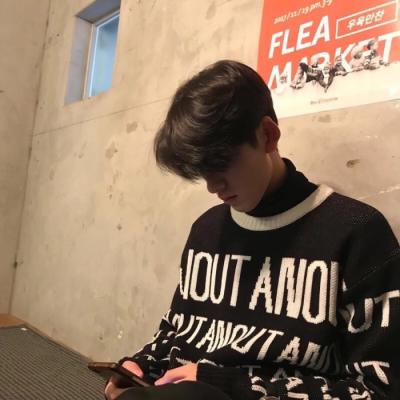 男生头像低调成熟大气高清图片