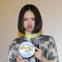 漂亮女明星戚薇qq头像图片