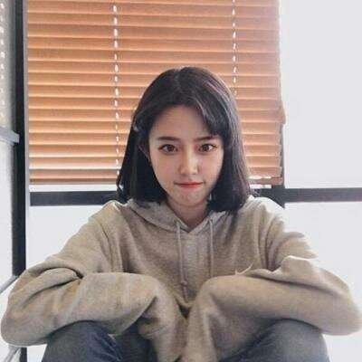 女生霸气短头发头像