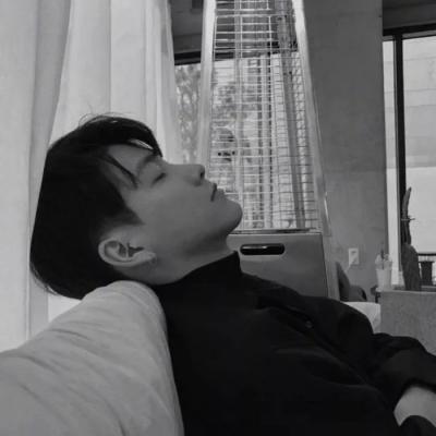男生头像低调成熟大气高清图片