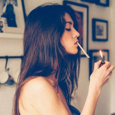 微信吸烟头像女生霸气图片