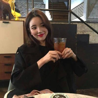 酷酷的女生真人头像