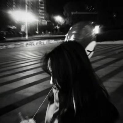 头像女生霸气冷酷黑白图片