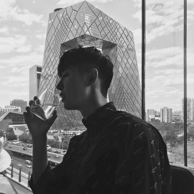 黑白低调型男微信头像图片