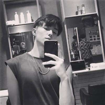 黑白低调型男微信头像图片